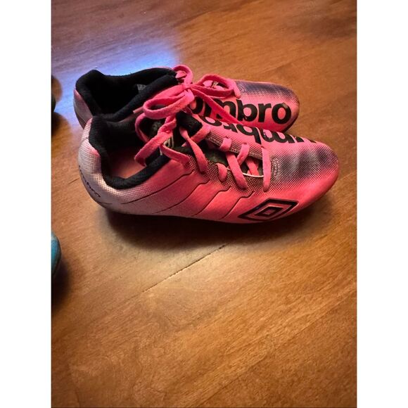 Girls size 1 soccer cleats bundle umbro, Nike - Picture 2 of 4